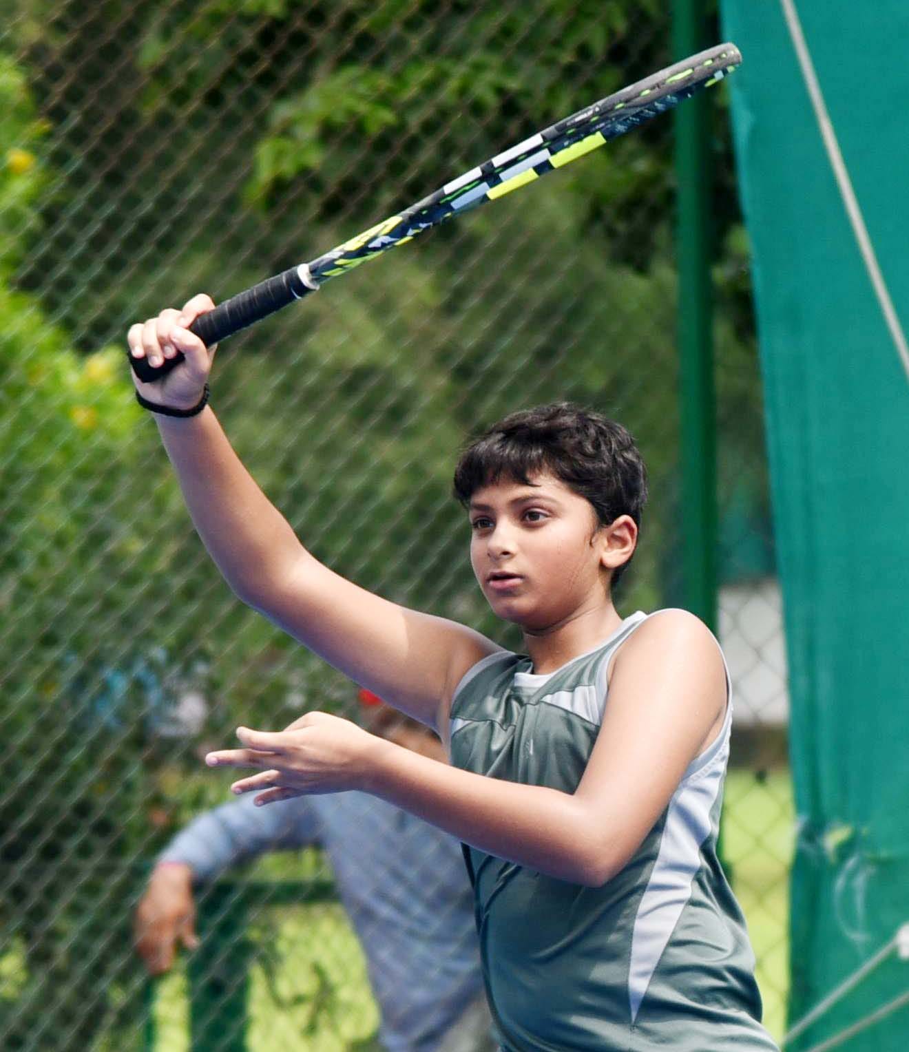 विशेष को हराकर ध्रुव प्री क्वार्टर फाइनल में विशेष को हराकर ध्रुव प्री क्वार्टर फाइनल में