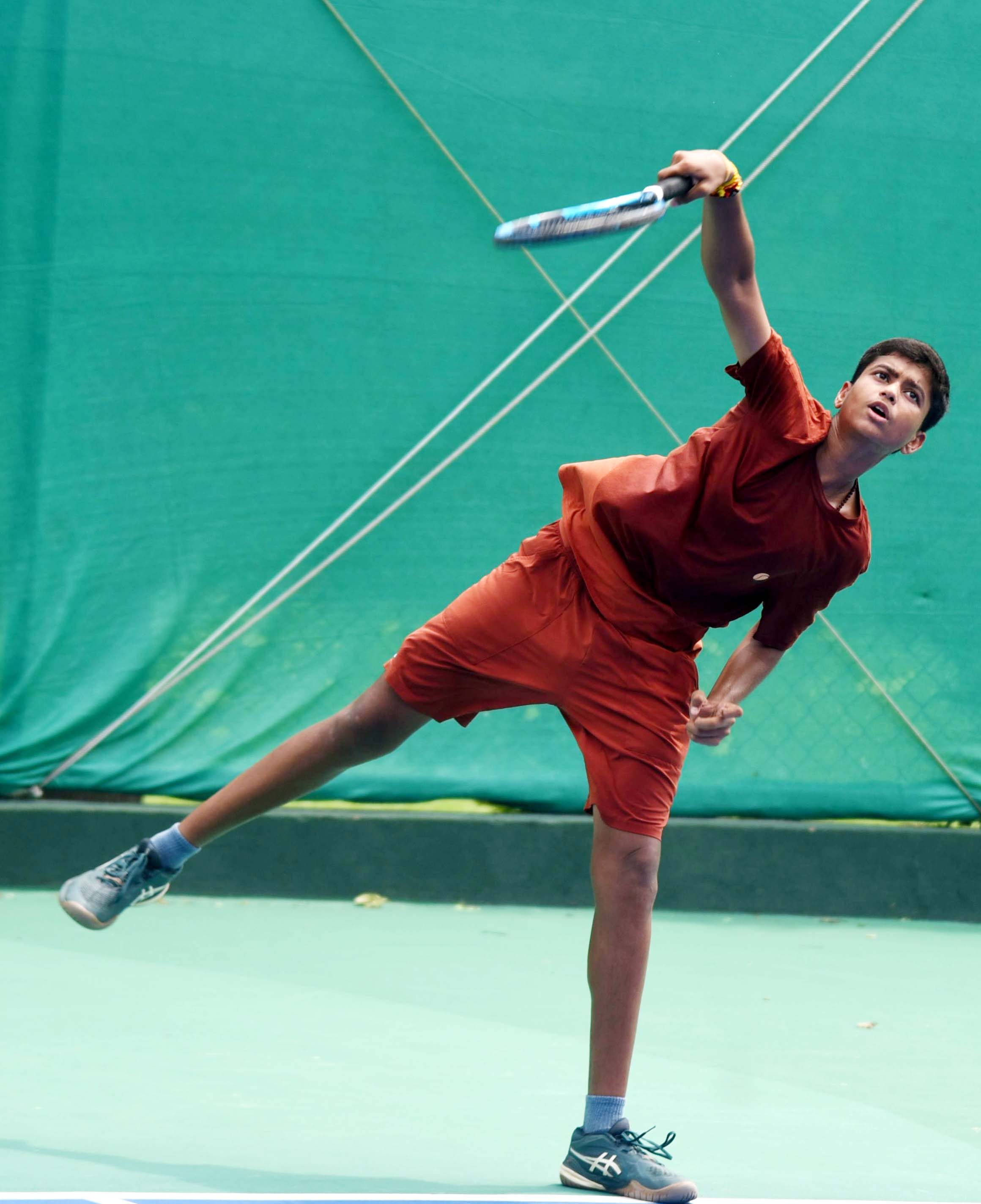 विशेष को हराकर ध्रुव प्री क्वार्टर फाइनल में विशेष को हराकर ध्रुव प्री क्वार्टर फाइनल में