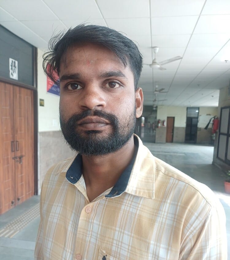 अंबाला सिटी में धरने पर बैठे पटवारी और कानूनगो। प्रवक्ता