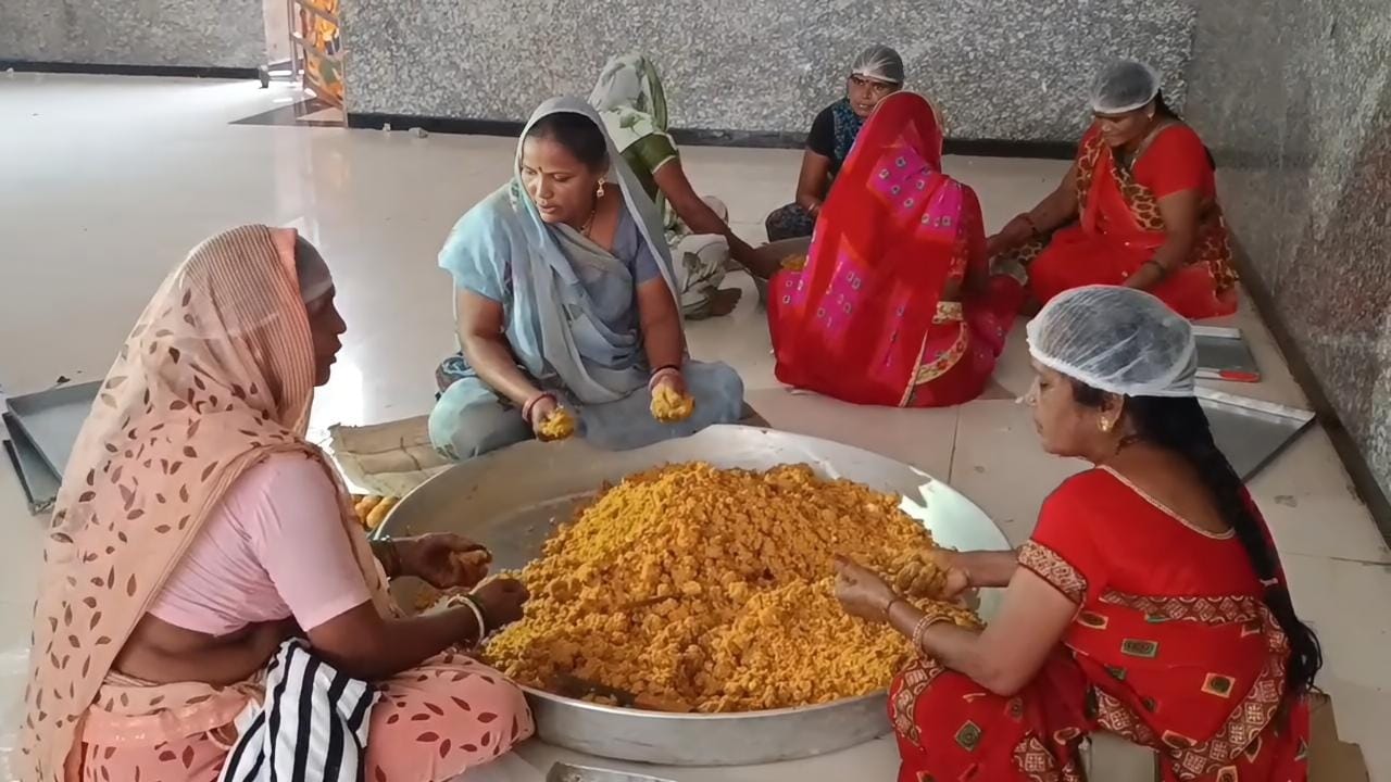 बाबा महाकाल को बंधेगी राखी...लड्डू बनाने की तैयारी शुरू बाबा महाकाल को बंधेगी राखी...लड्डू बनाने की तैयारी शुरू