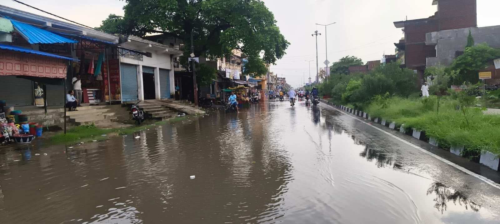 बाढ़ चौकी पर पसरा सन्नाटा। संवाद