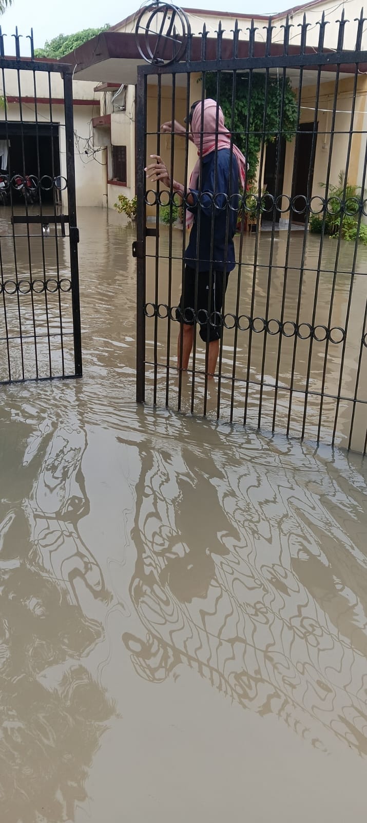 बाढ़ चौकी पर पसरा सन्नाटा। संवाद