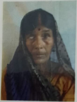 फोटो-10-ग्रामीणों को समझाने का प्रयास करते जनप्रतिनिधि व पुलिस। संवाद फोटो-10-ग्रामीणों को समझाने का प्रयास करते जनप्रतिनिधि व पुलिस। संवाद