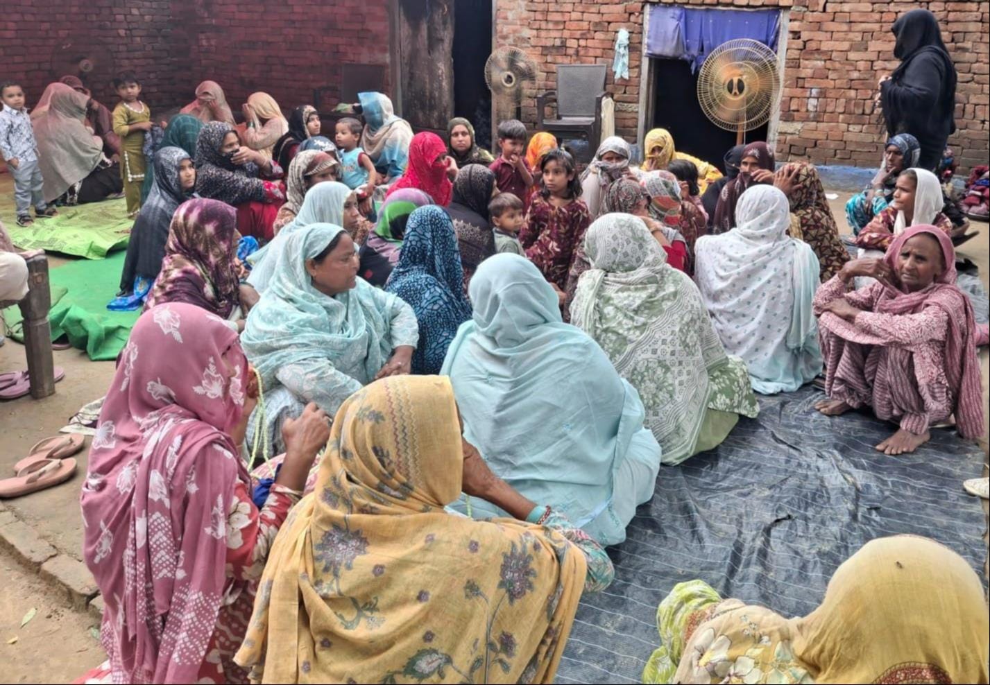 कैराना कोतवाली में गिरफ्तार तसव्वर की हत्या करने के आरोपी। स्रोत पुलिस कैराना कोतवाली में गिरफ्तार तसव्वर की हत्या करने के आरोपी। स्रोत पुलिस