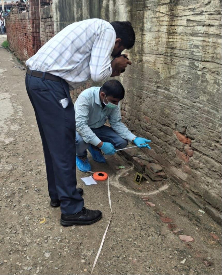 कैराना कोतवाली में गिरफ्तार तसव्वर की हत्या करने के आरोपी। स्रोत पुलिस कैराना कोतवाली में गिरफ्तार तसव्वर की हत्या करने के आरोपी। स्रोत पुलिस