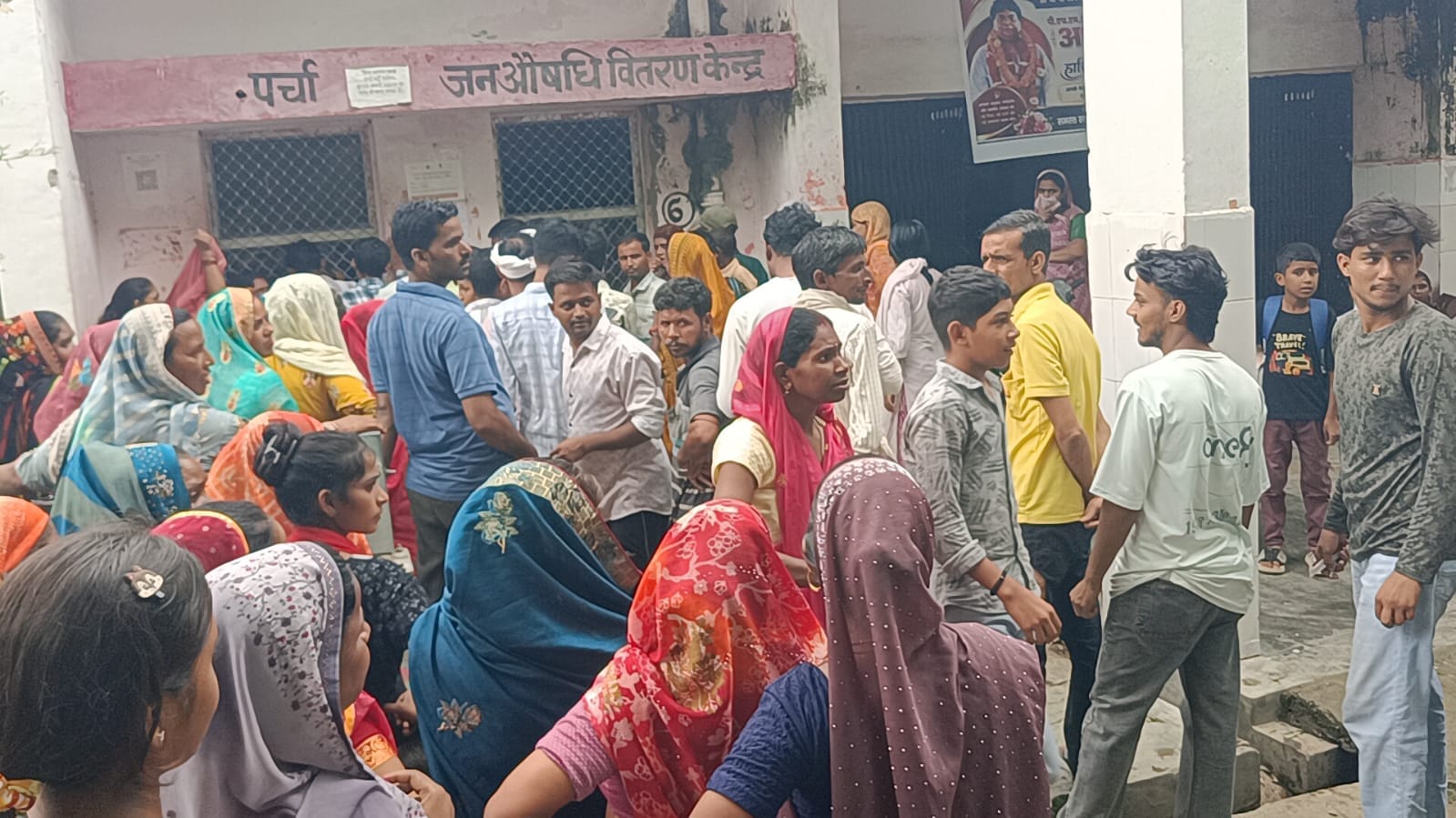 मरीज को देखते डॉक्टर। संवाद मरीज को देखते डॉक्टर। संवाद
