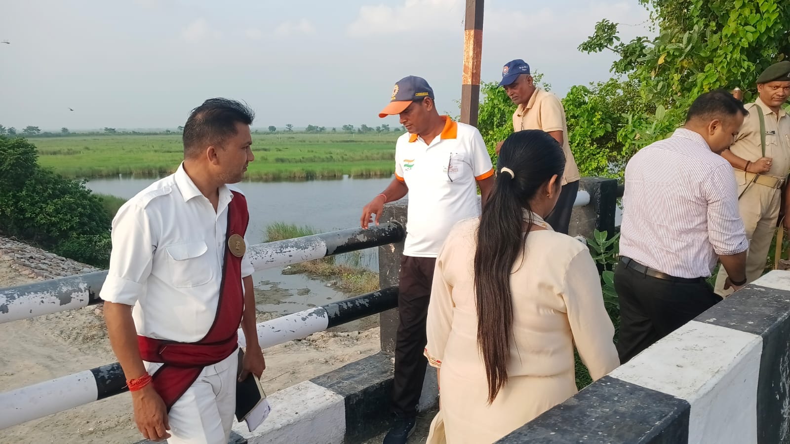 निरीक्षण करते डीएम निरीक्षण करते डीएम