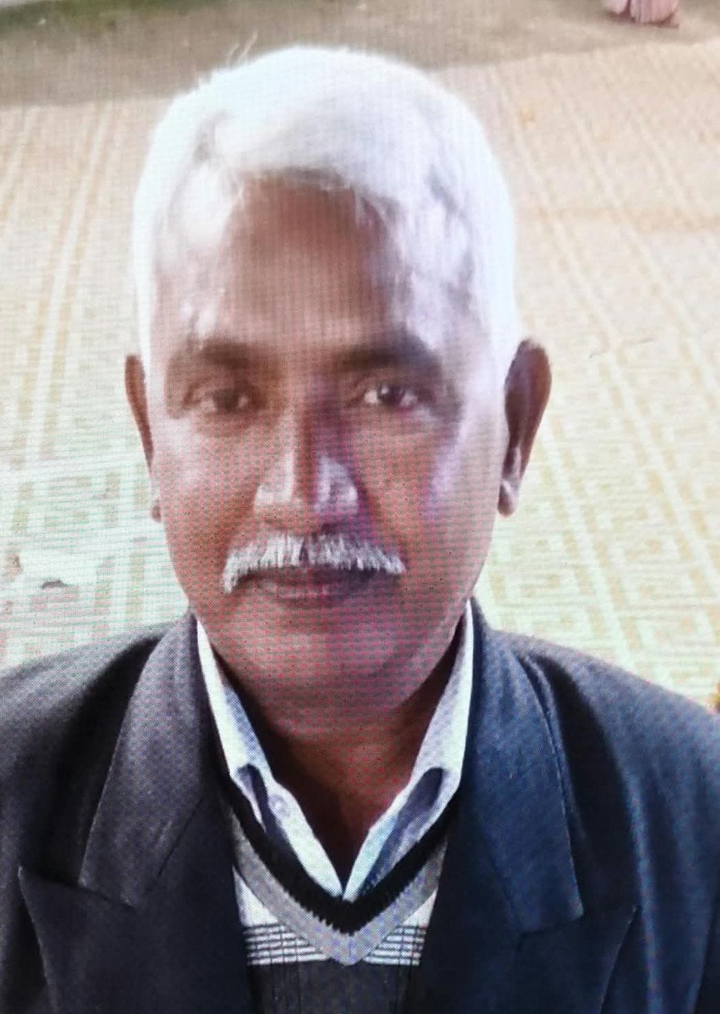 पथराव के दौरान क्षतिग्रस्त गाड़ी। संवाद पथराव के दौरान क्षतिग्रस्त गाड़ी। संवाद