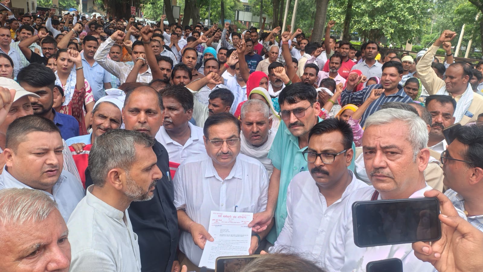 भारतीय किसान यूनियन सर छोटू राम के प्रवक्ता बहादुर मेहला बलड़ी। स्वयं भारतीय किसान यूनियन सर छोटू राम के प्रवक्ता बहादुर मेहला बलड़ी। स्वयं