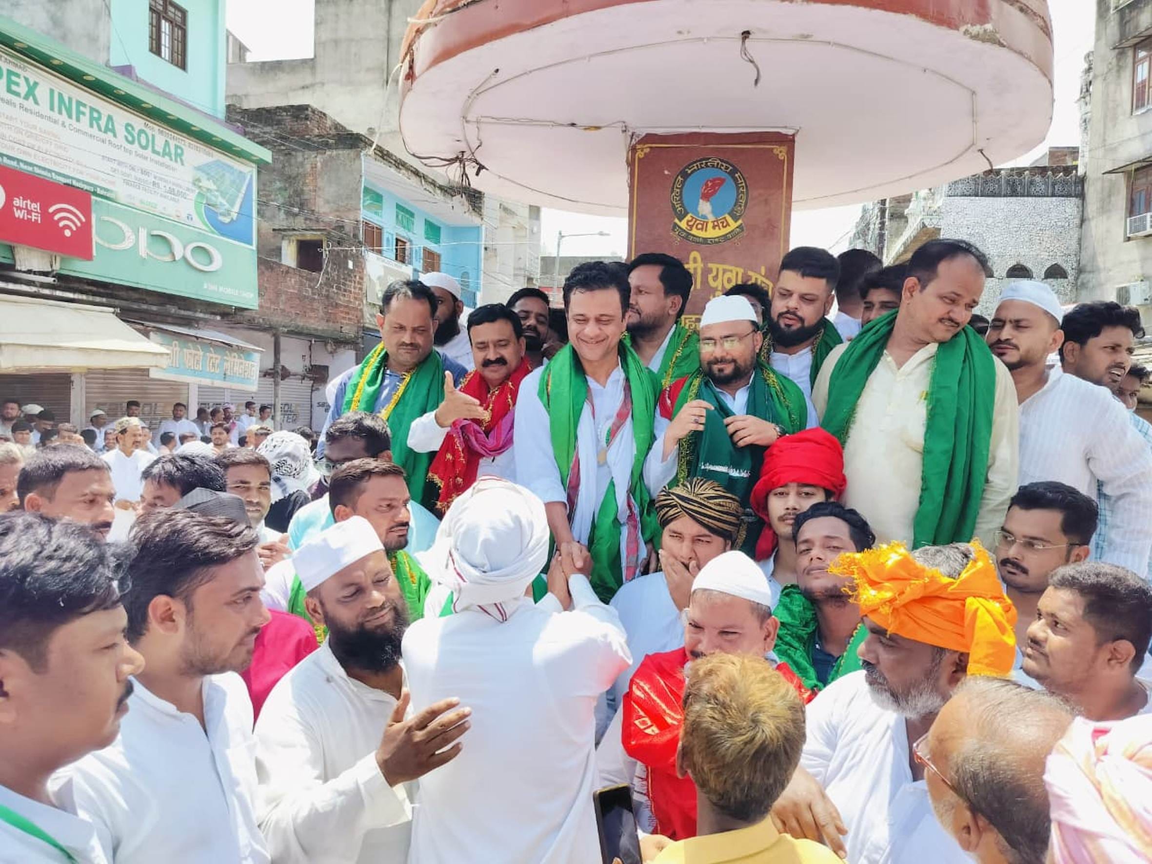 बारावफात पर जुलूस निकालते अकीदतमंद।