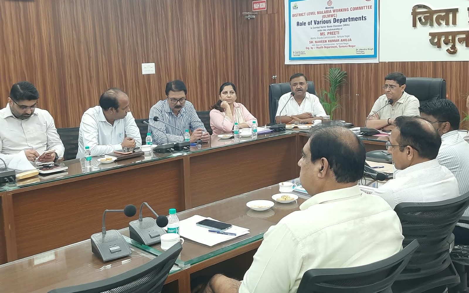 बैठक के दौरान मौजूद एडीसी व स्वास्थ्य विभाग के अधिकारी। संवाद बैठक के दौरान मौजूद एडीसी व स्वास्थ्य विभाग के अधिकारी। संवाद