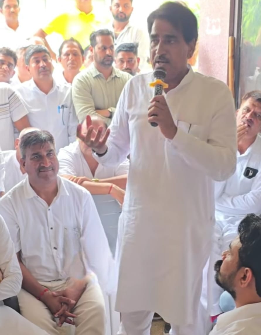 बैठक में मौजूद रोड समाज के लोग समाज बैठक में मौजूद रोड समाज के लोग समाज