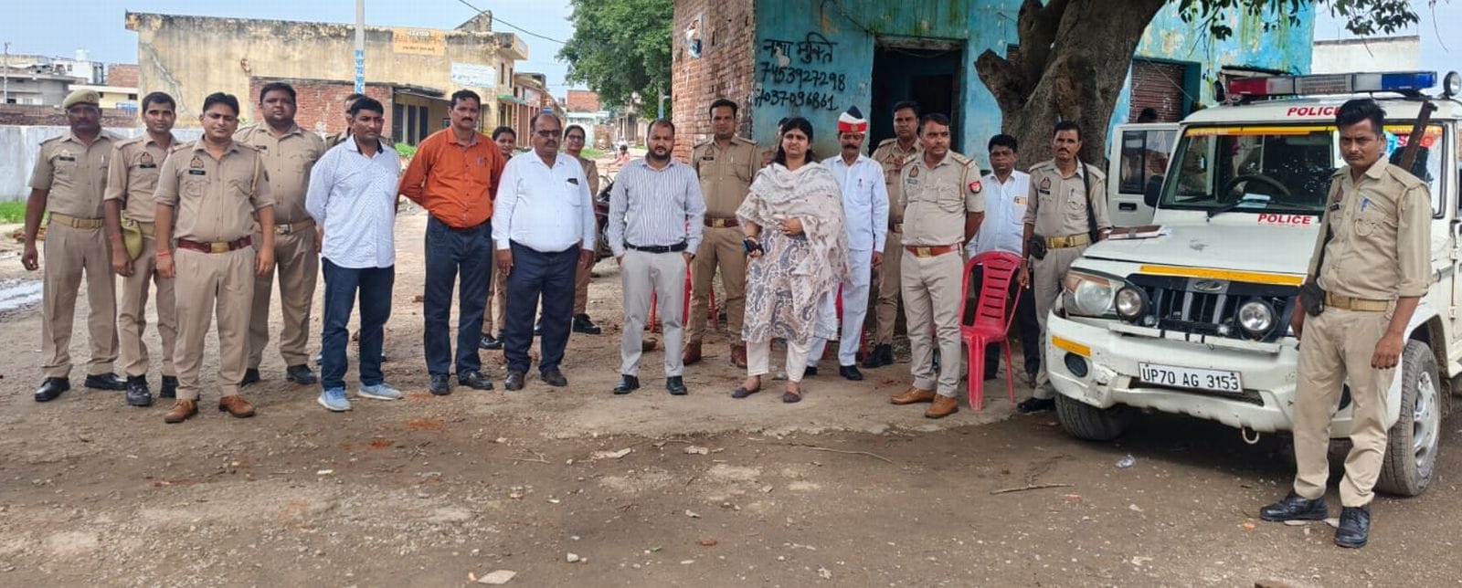 बुधवार टूटी गाड़ी से गांव पहुंची एसडीएम। संवाद बुधवार टूटी गाड़ी से गांव पहुंची एसडीएम। संवाद