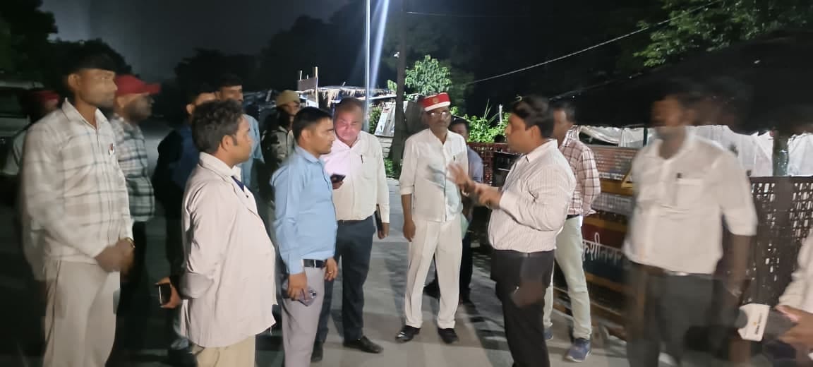 एपी बांध पर बाढ़ के खतरे को देखते हुए चौकसी में जुटा बाढ़ खंड विभाग।संवाद