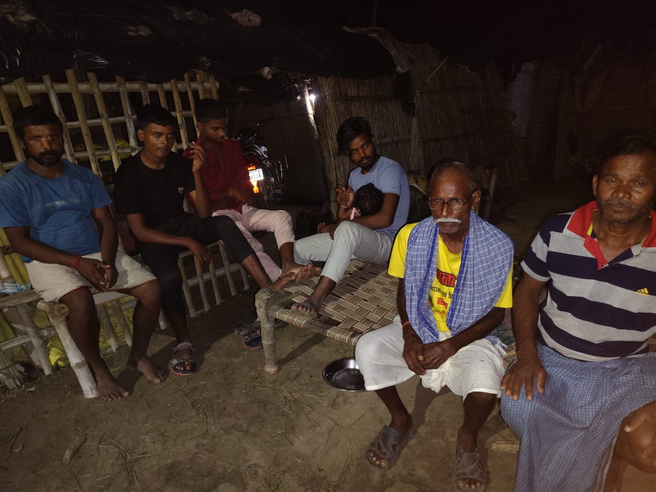 एपी बांध पर बाढ़ के खतरे को देखते हुए चौकसी में जुटा बाढ़ खंड विभाग।संवाद
