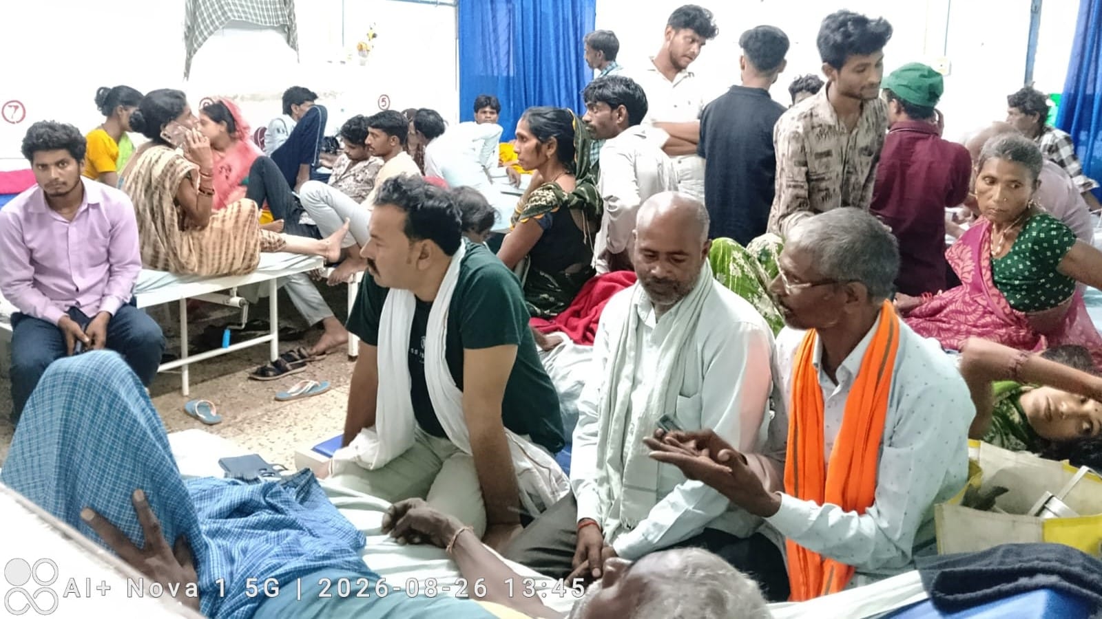 फोटो 26 एचएएमपी 13- जिला अस्पताल के भर्ती वार्ड में बंद एसी। संवाद