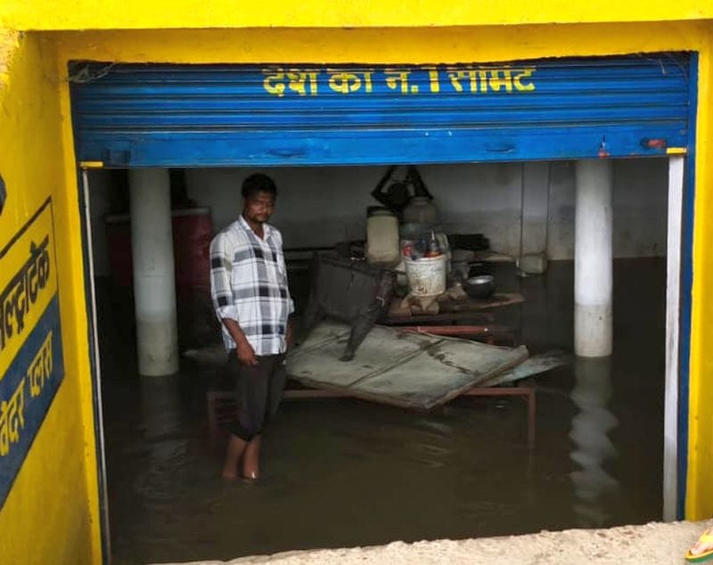 फोटो- 26 एचएएमपी 36- राठ के औंडेरा गांव के खेतों में भरा पानी। संवाद फोटो- 26 एचएएमपी 36- राठ के औंडेरा गांव के खेतों में भरा पानी। संवाद