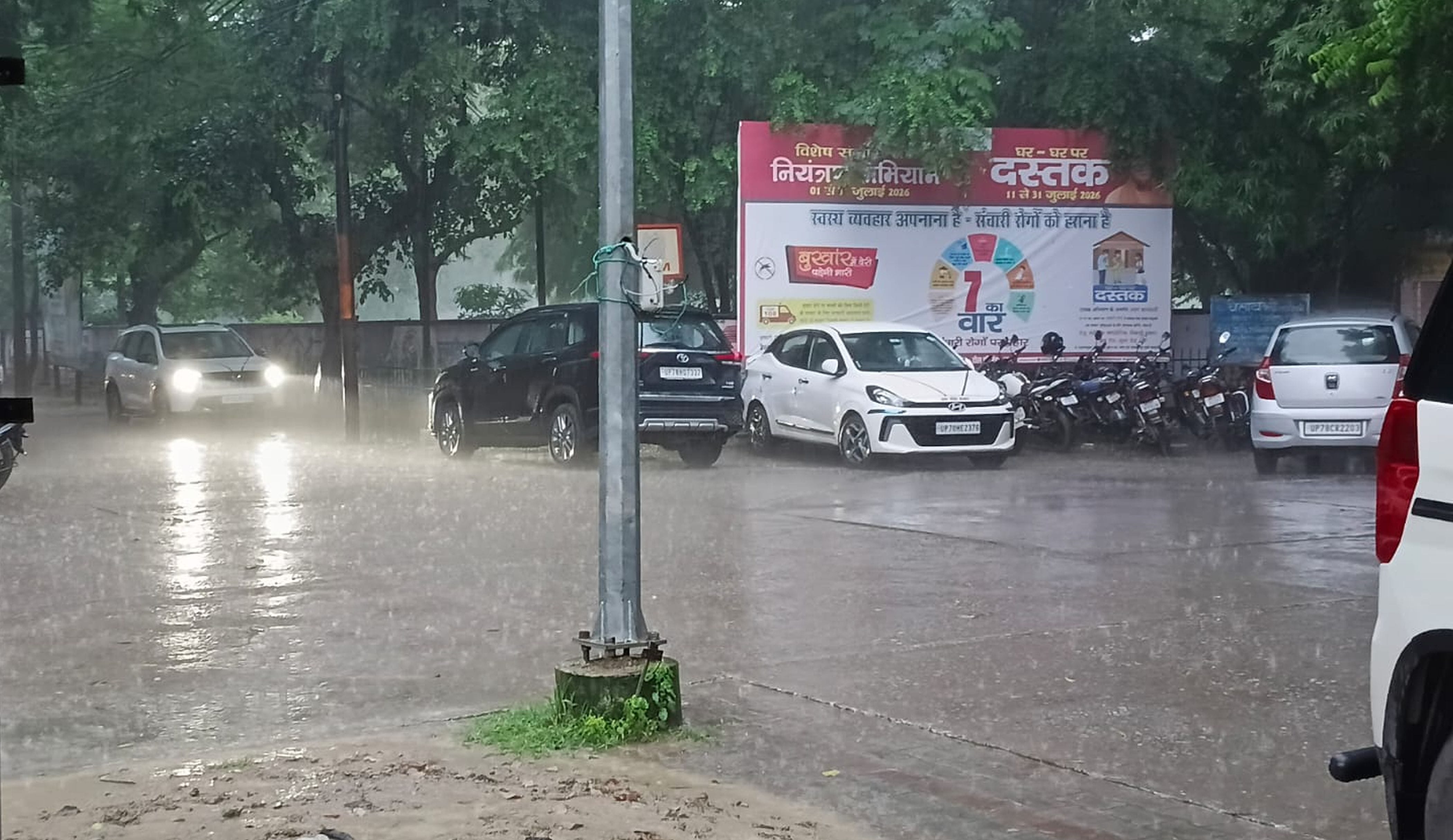 फोटो-30-शाम को बारिश के दौरान पसरा सन्नाटा। संवाद फोटो-30-शाम को बारिश के दौरान पसरा सन्नाटा। संवाद
