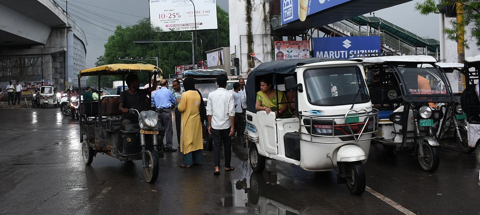 ई रिक्शा के कारण बुधवार को कई इलाकों में लगा रहा जाम। 