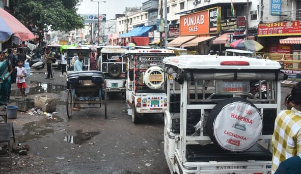 ई रिक्शा के कारण बुधवार को कई इलाकों में लगा रहा जाम। 