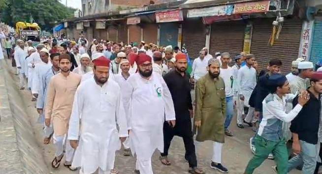 ईद मिलादुन्नबी के जुलूस में शामिल अकीदतमंद। संवाद ईद मिलादुन्नबी के जुलूस में शामिल अकीदतमंद। संवाद