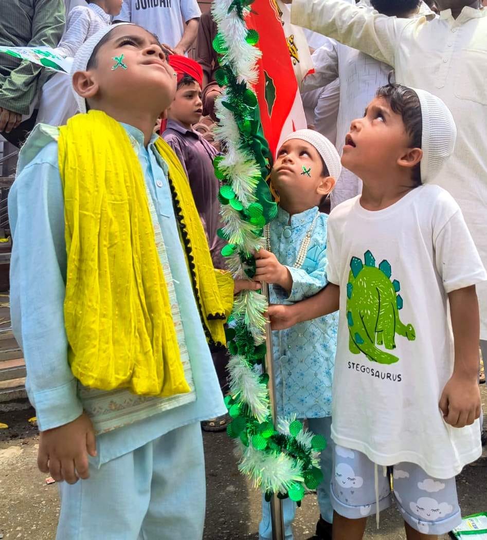 ईद मिलादुन्नबी के जुलूस में शामिल अकीदतमंद। संवाद ईद मिलादुन्नबी के जुलूस में शामिल अकीदतमंद। संवाद