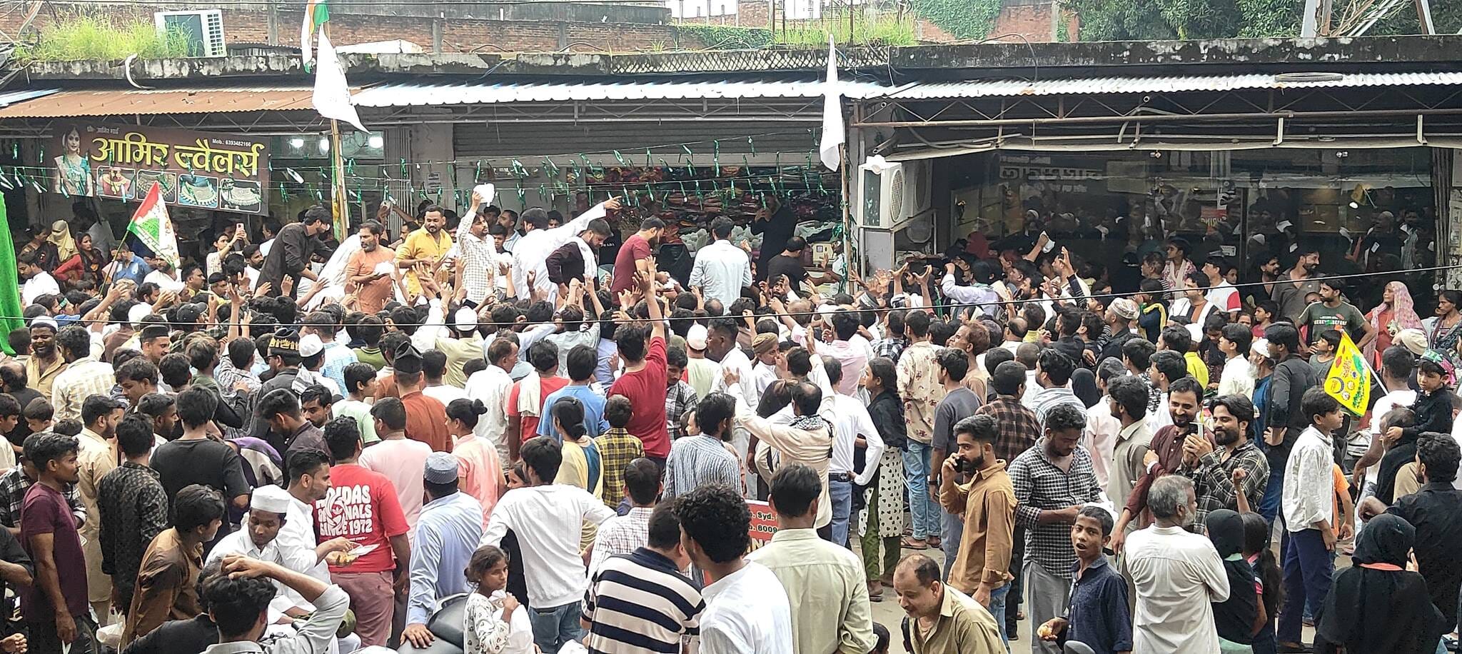 ईद मिलादुन्नबी पर शहर में निकाला गया जुलूस