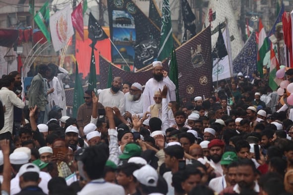 ईद मिलादुन्नबी पर शहर में निकाला गया जुलूस