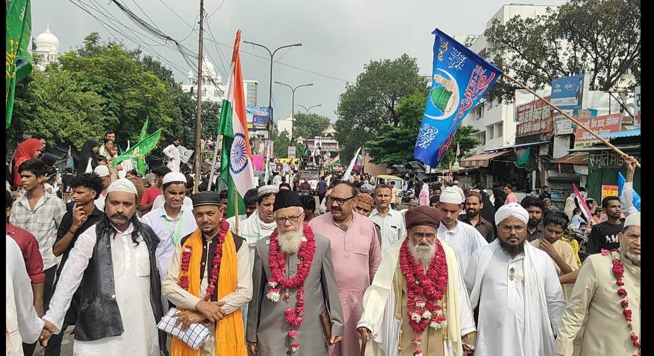 ईद मिलादुन्नबी पर शहर में निकाला गया जुलूस