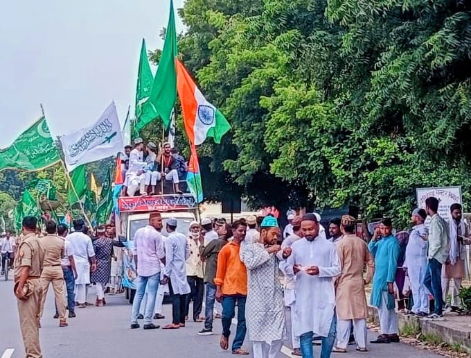 ईद मिलादुन्नबी पर शहर में निकाला गया जुलूस