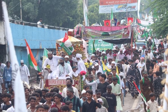 ईद मिलादुन्नबी पर शहर में निकाला गया जुलूस