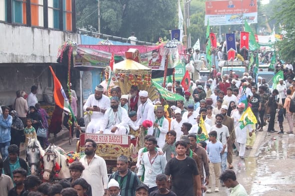 ईद मिलादुन्नबी पर शहर में निकाला गया जुलूस