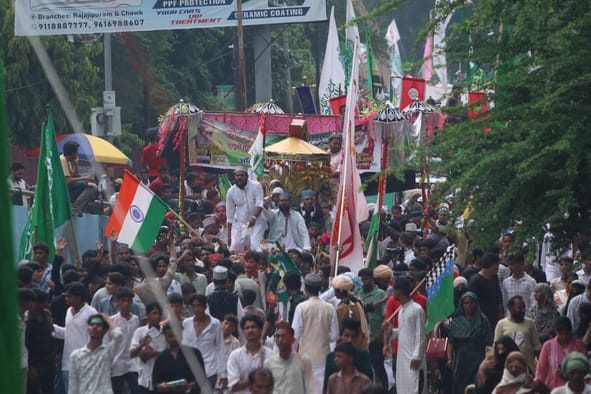 ईद मिलादुन्नबी पर शहर में निकाला गया जुलूस