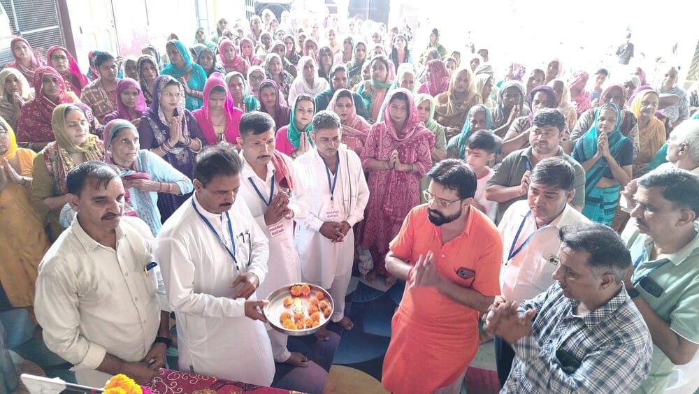 कलायत में भगवान कपिल मुनि की आरती करते तीर्थ कमेटी सदस्य व श्रद्धालु। विज्ञप्ति कलायत में भगवान कपिल मुनि की आरती करते तीर्थ कमेटी सदस्य व श्रद्धालु। विज्ञप्ति