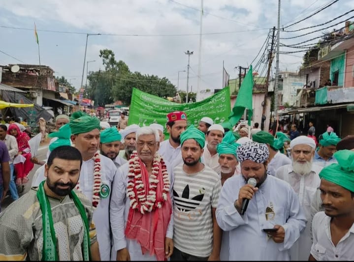 नजीबाबाद में जुलूस-ए-मोहम्मदी का आगाज करते उलमा और जनप्रतिनिधि। संवाद नजीबाबाद में जुलूस-ए-मोहम्मदी का आगाज करते उलमा और जनप्रतिनिधि। संवाद
