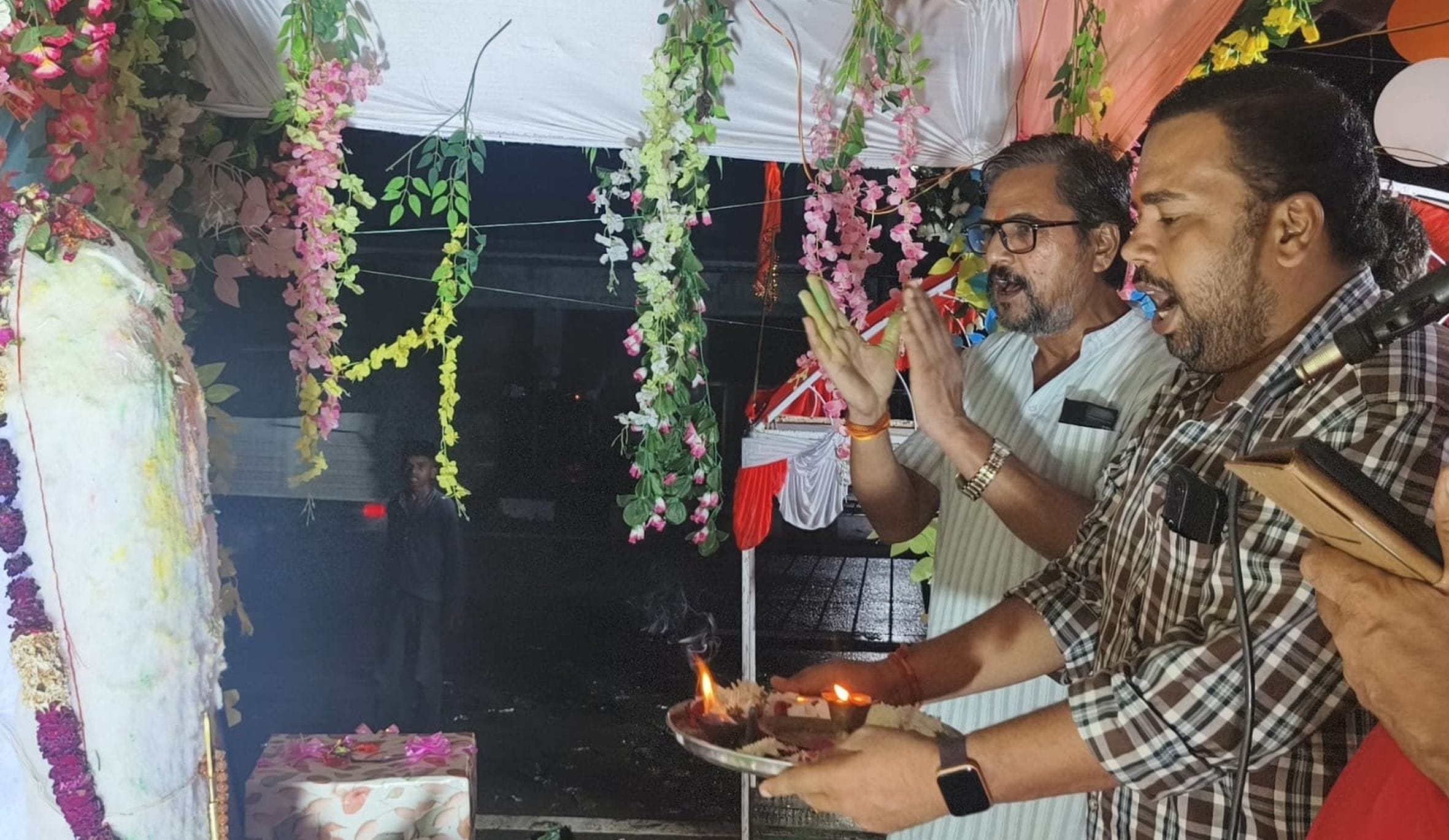 -रायबरेली में शहर में निकलते बारावफात के जुलूस में शामिल बच्चे