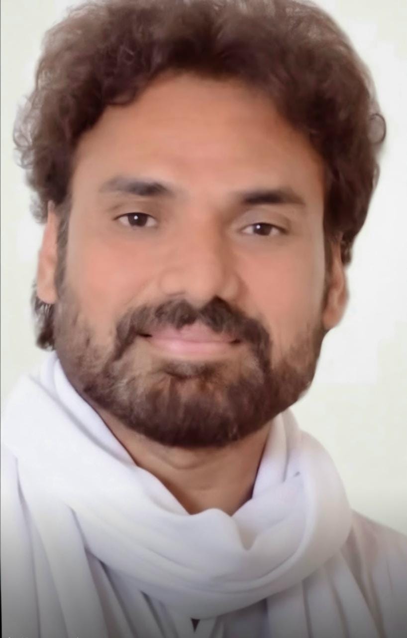 दयानतपुर गांव में किसान जमीन के मुआवजे को लेकर किसानों का अनिश्चितकालीन धरना प्रदर्शन जारी। अमर