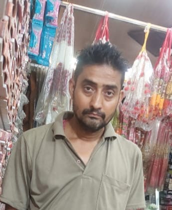 धीरज, दुकानदार धीरज, दुकानदार