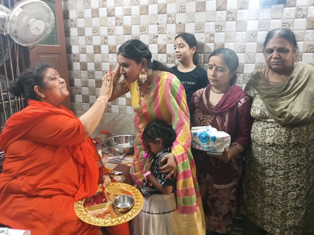 11-गोकर्ण तीर्थ स्थित लक्ष्मणपुरी डेरे में उपाचार्य महामंडलेश्वर बाबा कपलिपुरी को राखी  बां