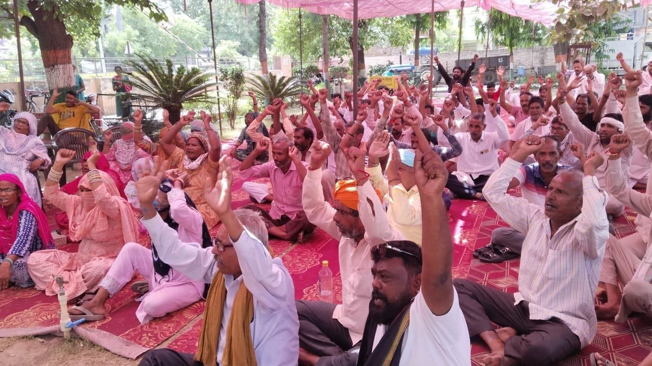 41-रोहतक के पुराना आईटीआई परिसर में दूर तक फैला कचरा। संवाद 41-रोहतक के पुराना आईटीआई परिसर में दूर तक फैला कचरा। संवाद