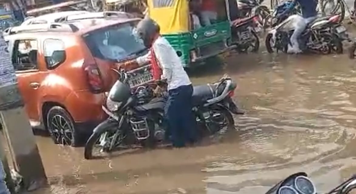 अधूरे सड़क निर्माण बनी जानलेवा अधूरे सड़क निर्माण बनी जानलेवा