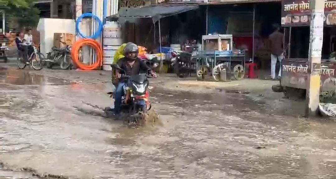 अधूरे सड़क निर्माण बनी जानलेवा अधूरे सड़क निर्माण बनी जानलेवा