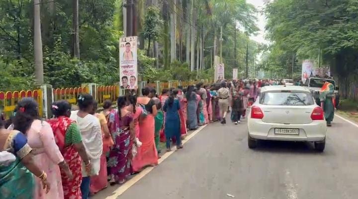 भाई-बहन के प्रेम का सैलाब, मंत्री को 11 हजार बहनों ने बांधी राखी