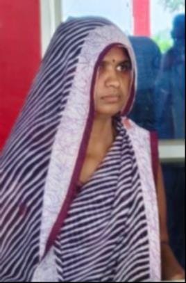 बहलाइचा रजहटी गांव में रोते-बिलखते करन राजभर व आर्यन राजभर की दादी व अन्य परिजन। संवाद बहलाइचा रजहटी गांव में रोते-बिलखते करन राजभर व आर्यन राजभर की दादी व अन्य परिजन। संवाद