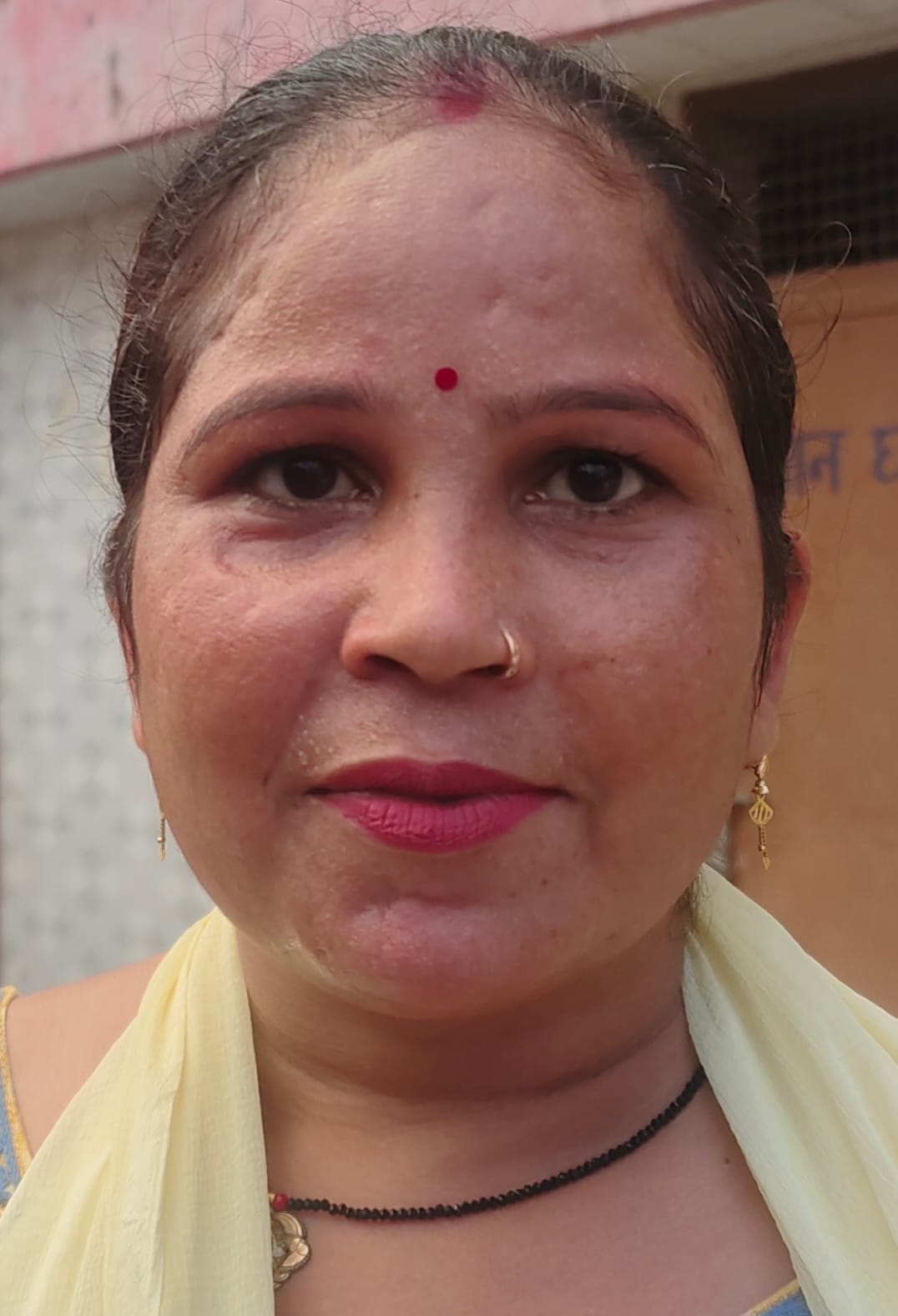 बस स्टेशन पर लगी महिलाओं की भीड़। संवाद बस स्टेशन पर लगी महिलाओं की भीड़। संवाद