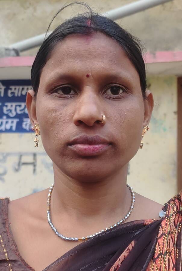 बस स्टेशन पर लगी महिलाओं की भीड़। संवाद बस स्टेशन पर लगी महिलाओं की भीड़। संवाद