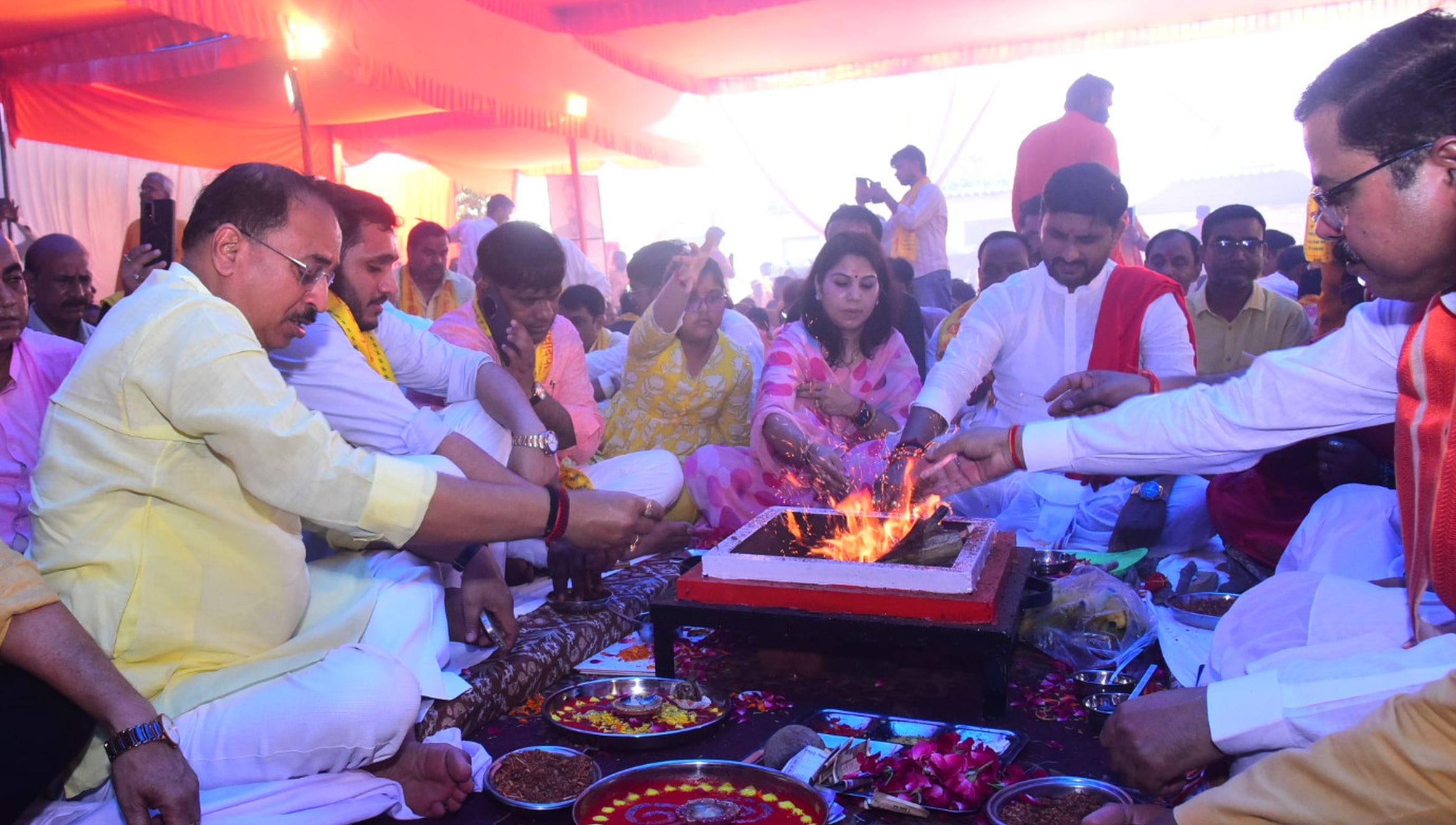 डॉ. नीरज सिंह के जन्मदिन पर हुआ 24 कुंडीय महायज्ञ