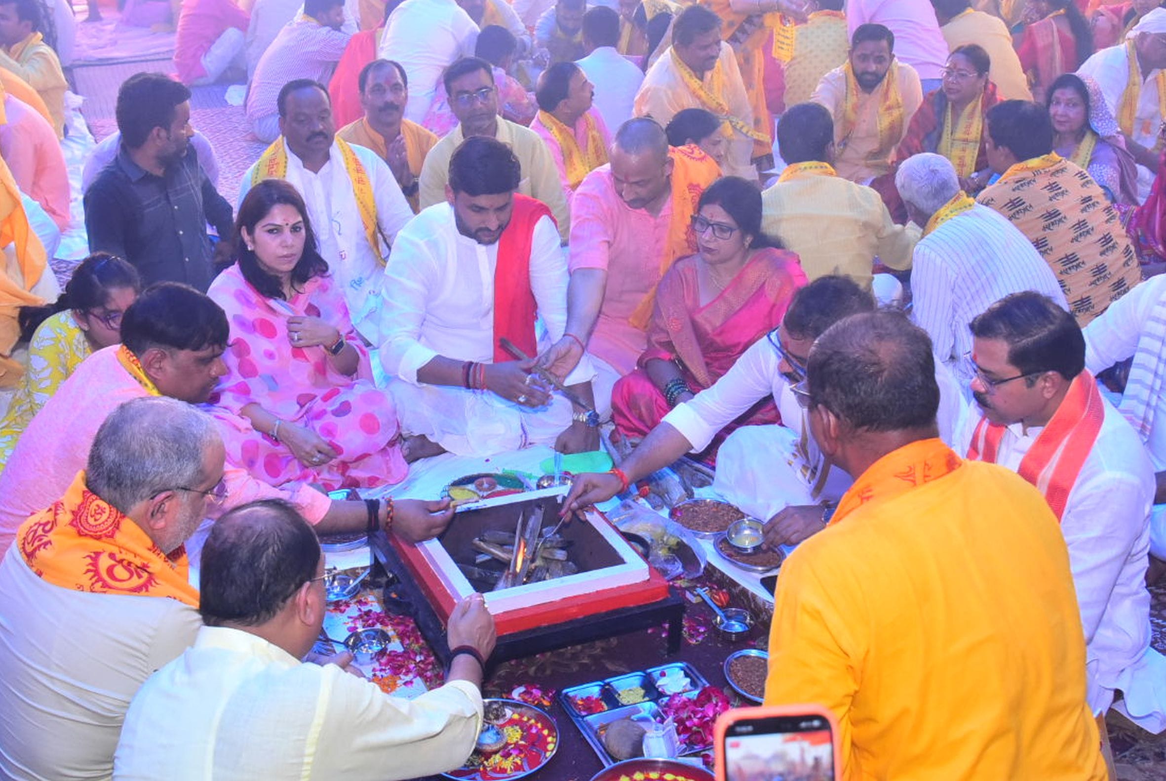 डॉ. नीरज सिंह के जन्मदिन पर हुआ 24 कुंडीय महायज्ञ
