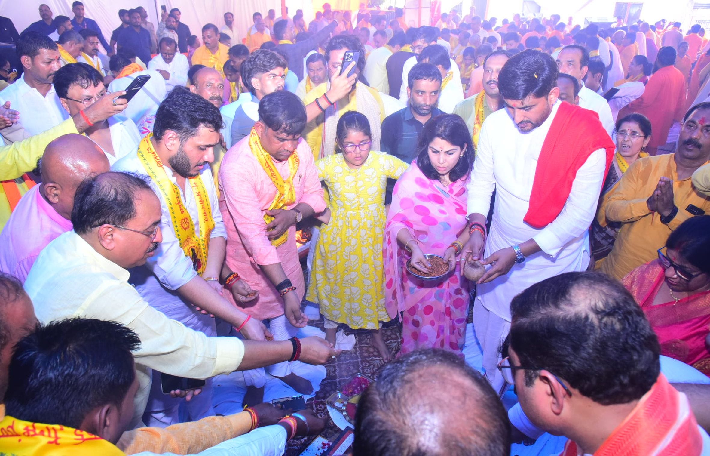 डॉ. नीरज सिंह के जन्मदिन पर हुआ 24 कुंडीय महायज्ञ