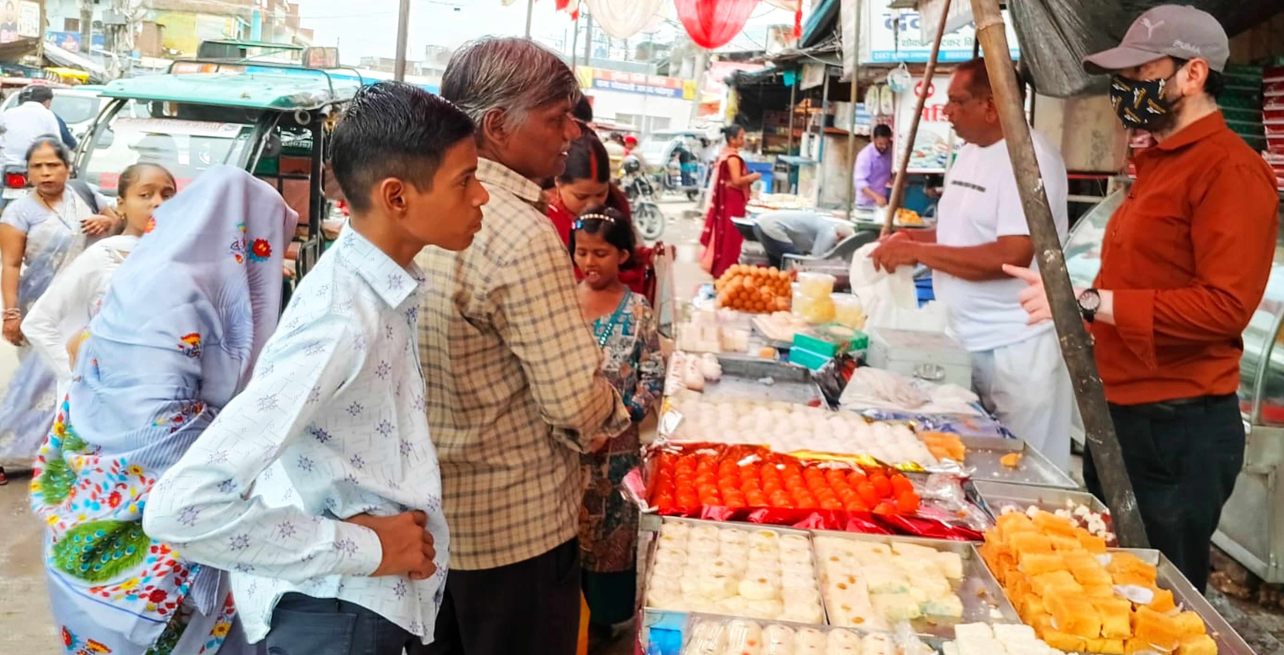 फोटो-15-भाई अनुराग के रक्षा सूत्र बांधती बहन प्रियांशी। संवाद फोटो-15-भाई अनुराग के रक्षा सूत्र बांधती बहन प्रियांशी। संवाद